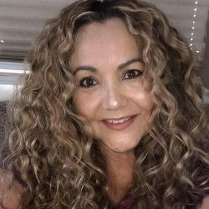 Meet your Posher, Leonor